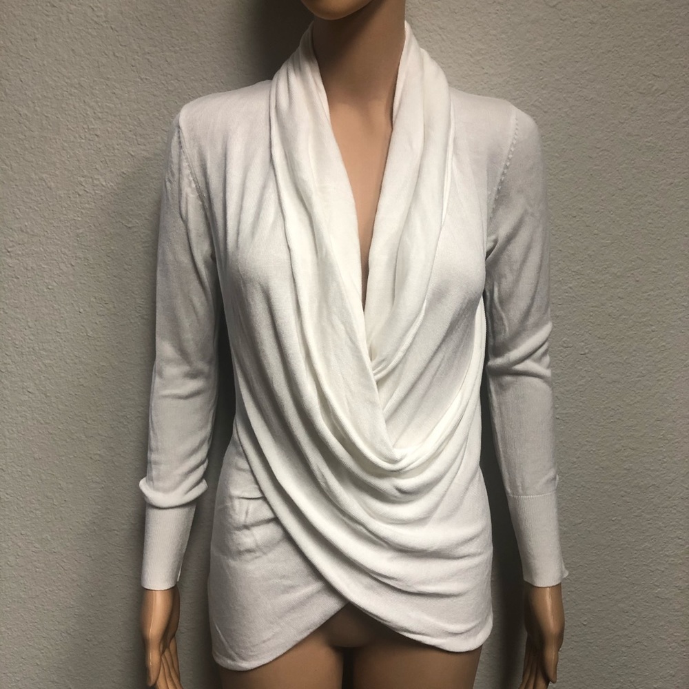 Woman’s bebe light fitted sweater. Size small